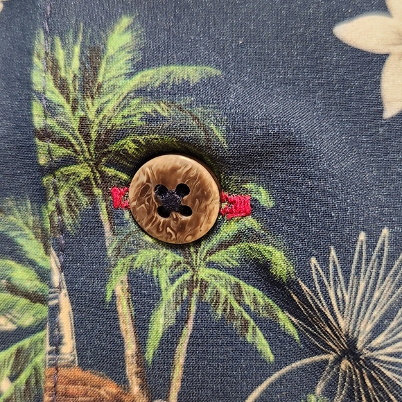 QUIETI‎ Hawaiian Button Shirt Large Coconut Palm Tree Vacation Resort Beach - Picture 9 of 11